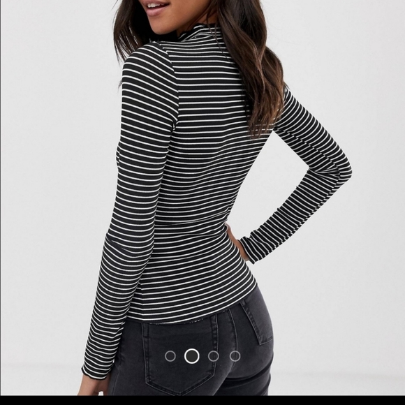 PrettyLittleThing High Neck Stripe Top - Picture 2 of 2